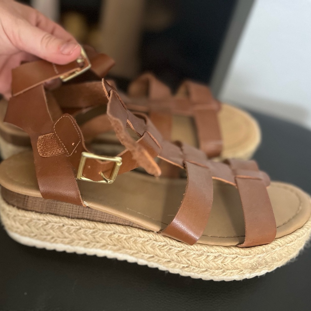 Soda wedges, size 9, great condition, barely worn